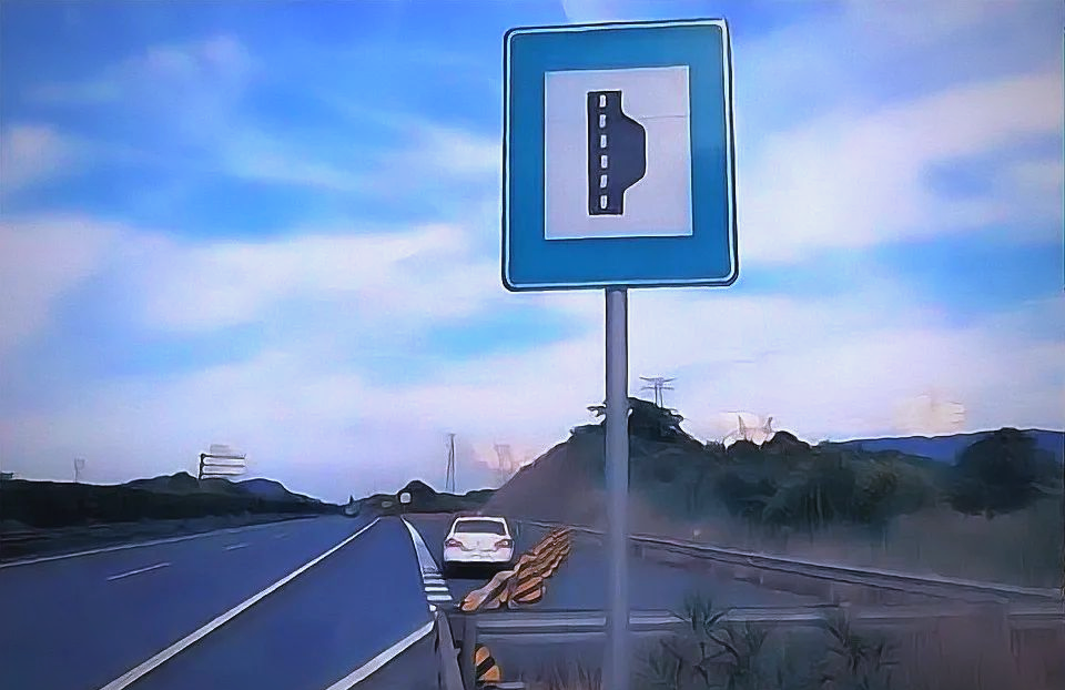 高速交通标志关乎驾驶安全,限速测速车距标志你得知道