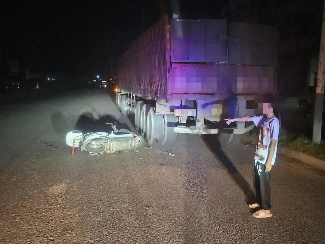 14岁骑车带人撞上半挂车,这些未成年人事故案例要警惕