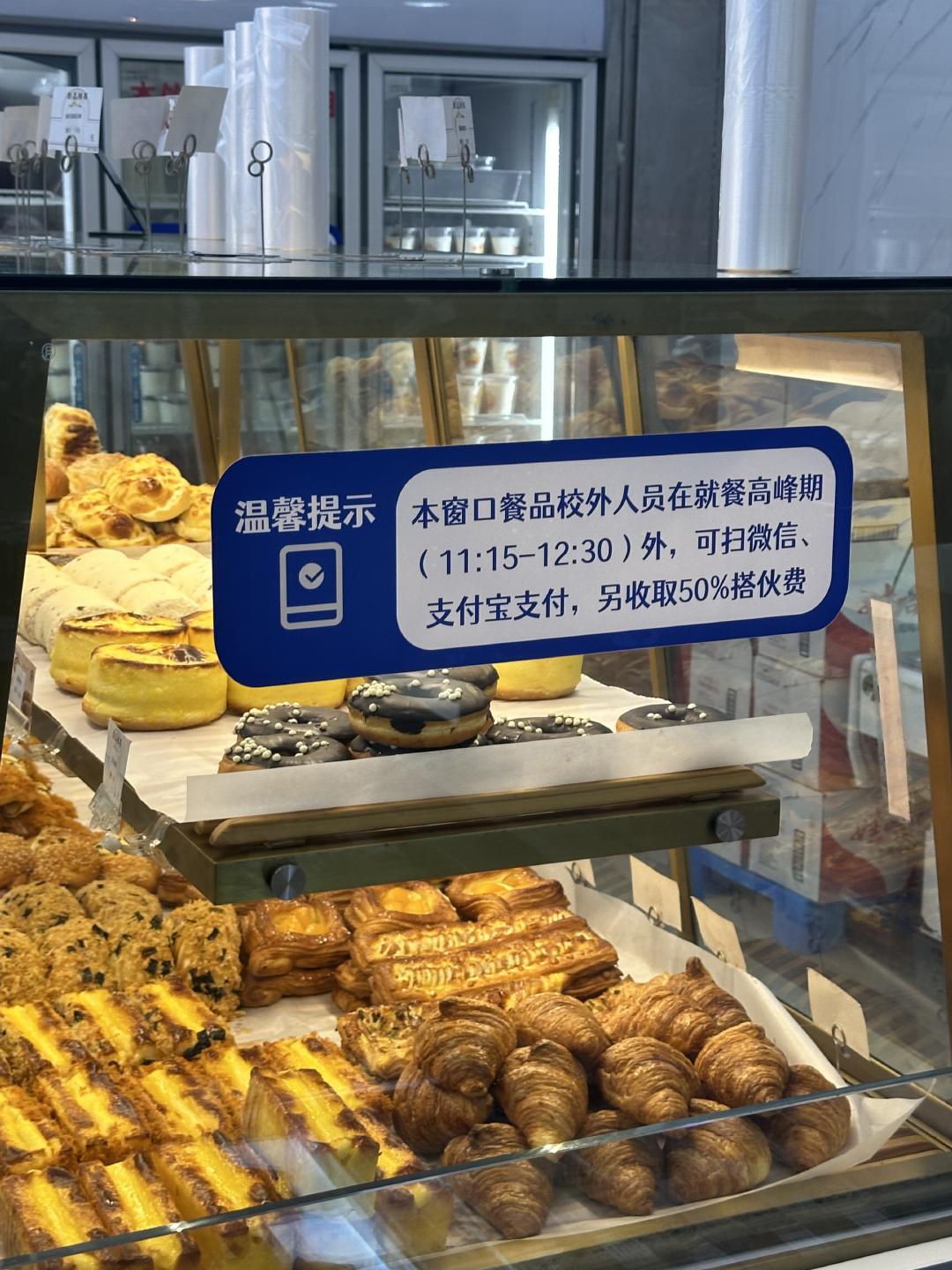 暑期复旦大学校外人员食堂就餐多,师生用餐受影响?