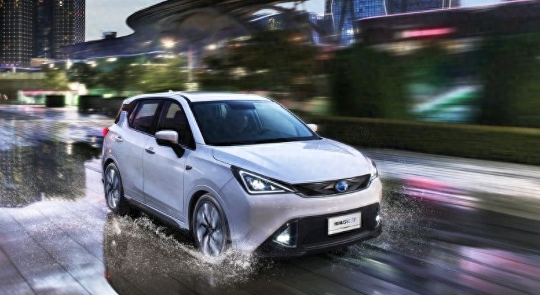 新能源汽车迎利好升级,绿色出行省钱省事,充电停车超划算