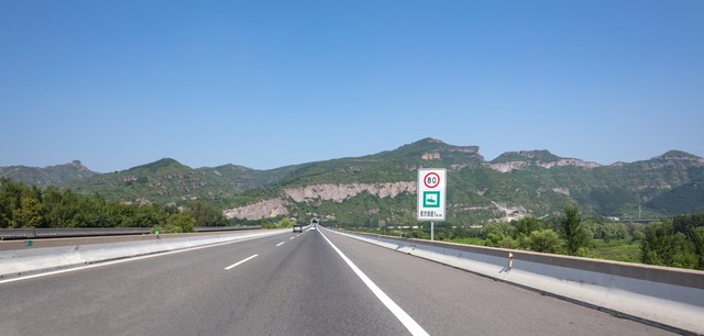 全国高速限速新规实施,破解行路痛点,带来安心通行环境