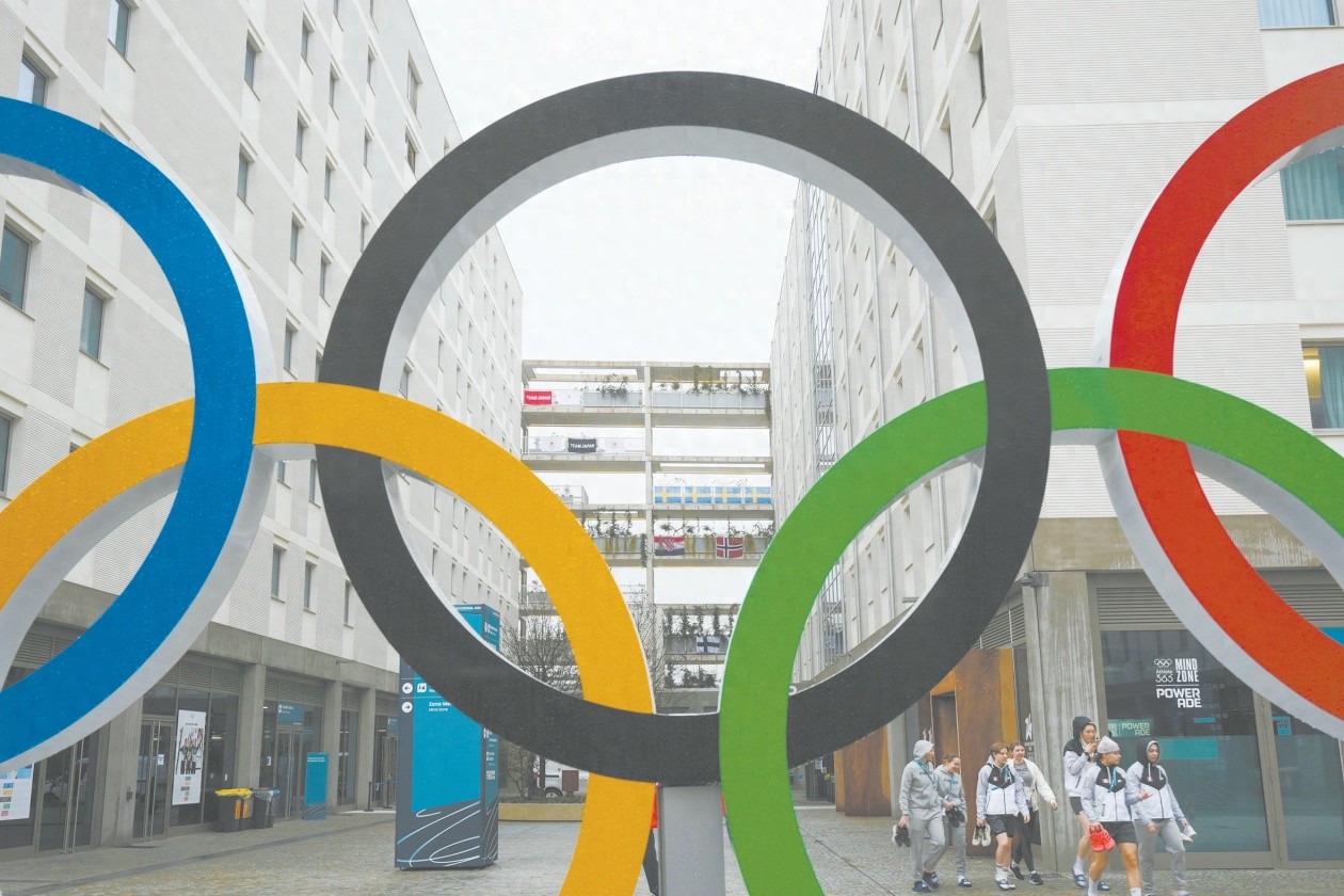 米兰冬奥会开幕！冬奥特许纪念品商店排起长队