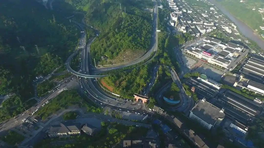 茅台单双号限行首月变化:绿色出行渐成风,员工遵守少投诉