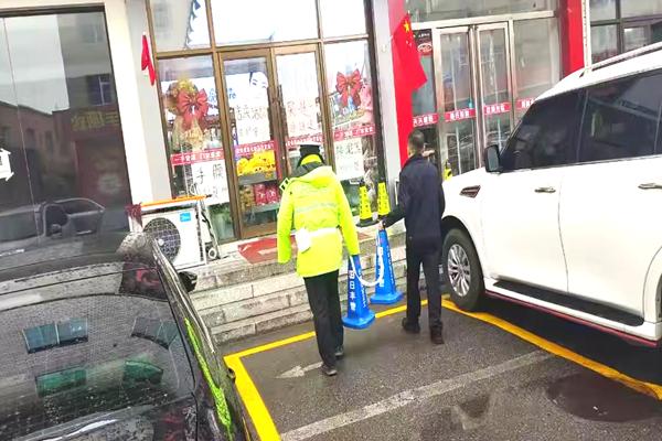 梅河新区交警支队联合多部门整治城区交通秩序,严查违章行为