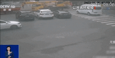 人行道、斑马线、非机动车道,这些违章高发地段千万别乱停车