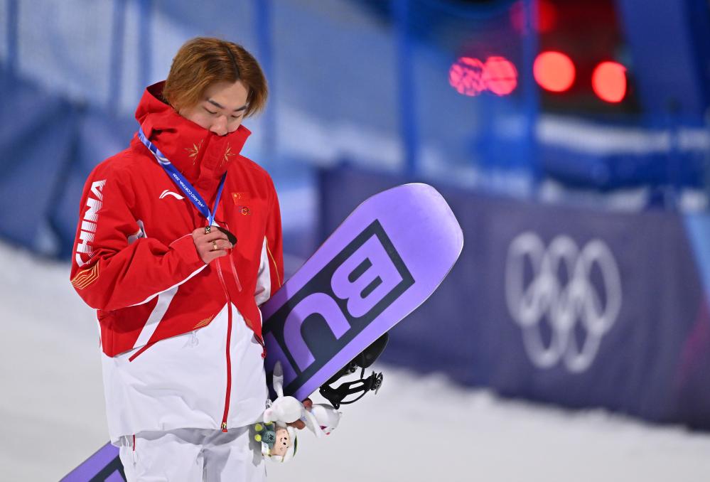 米兰冬奥会中国代表团境外参赛创佳绩,苏翊鸣等运动员表现出色