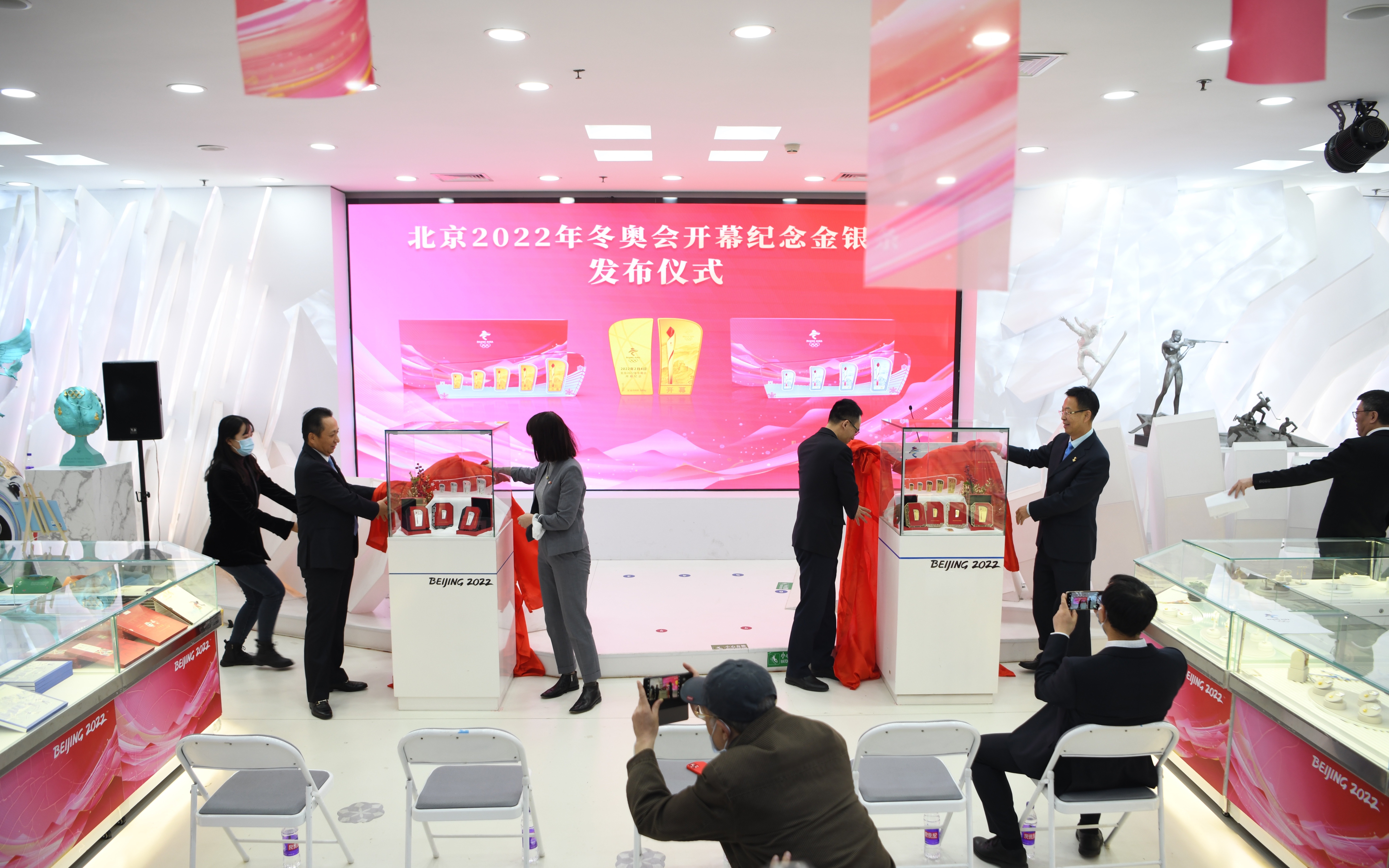 北京冬奥会开幕纪念金银条发布,含多种规格及特色元素